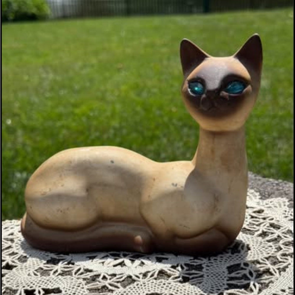 Pasadena California Pottery, Siamese Cat with/Blue Rhinestones Eyes, MCM. G13.7
